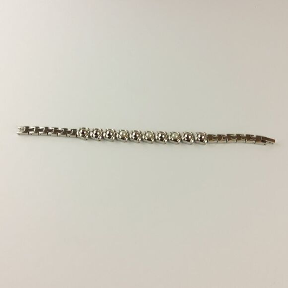 (3/$20) silvertone beaded and faux Pearl bracelets - Picture 5 of 10